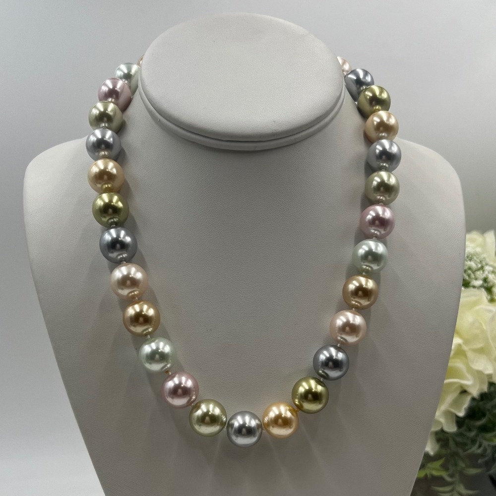 KJL Kenneth Jay Lane 2009 Faux Glass Pearl Single Strand Hand
Knotted necklace